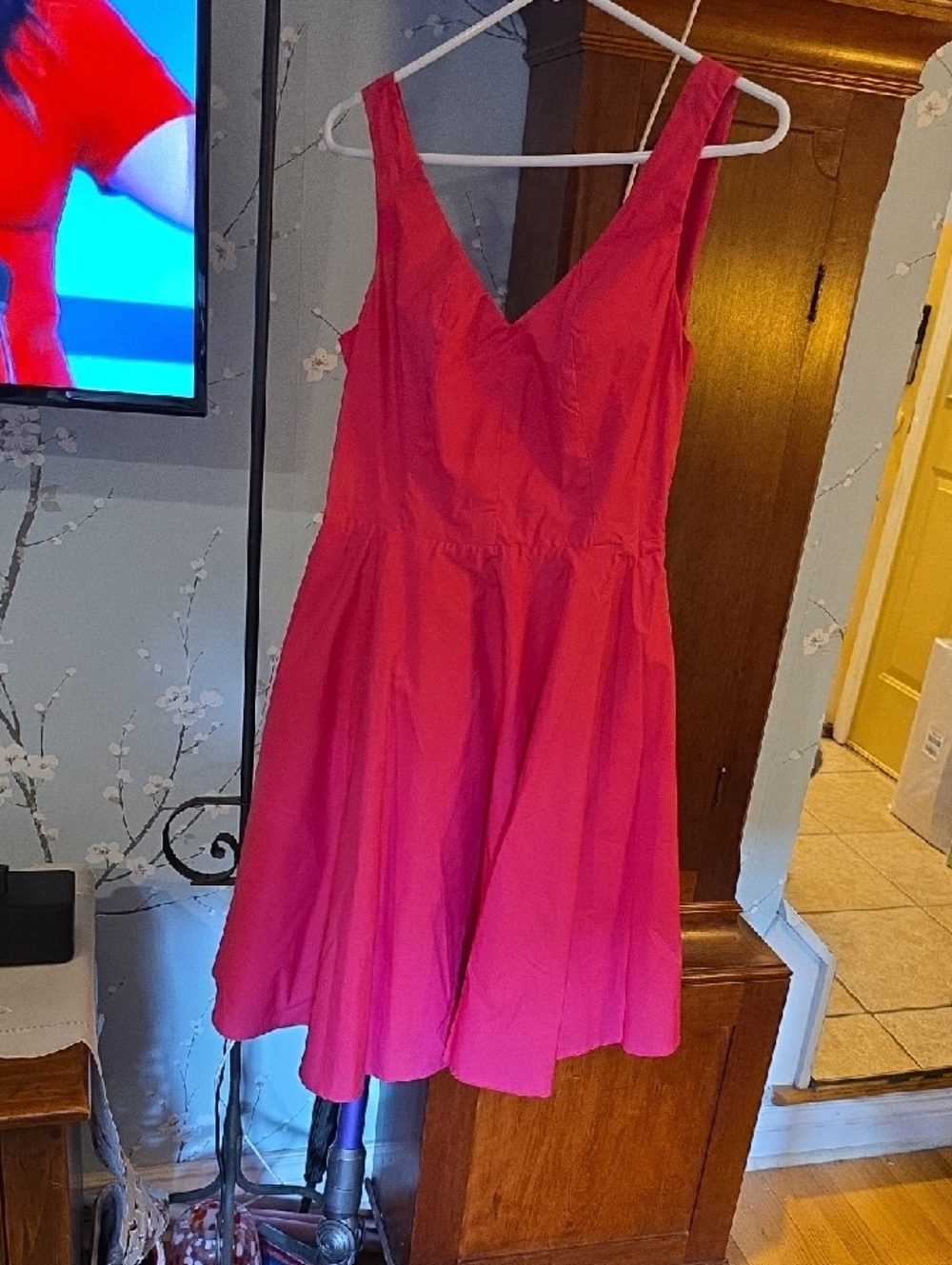 Bright Pink V-Neck Sleeveless Fit Vineyard Vines Bright pink dress with Bow